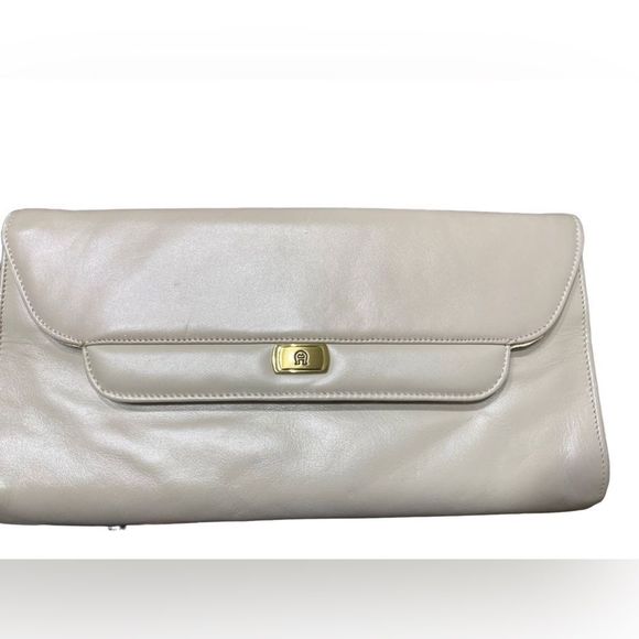 Etienne Aigner cream taupe color leather handbag purse with gold accents - Picture 15 of 16